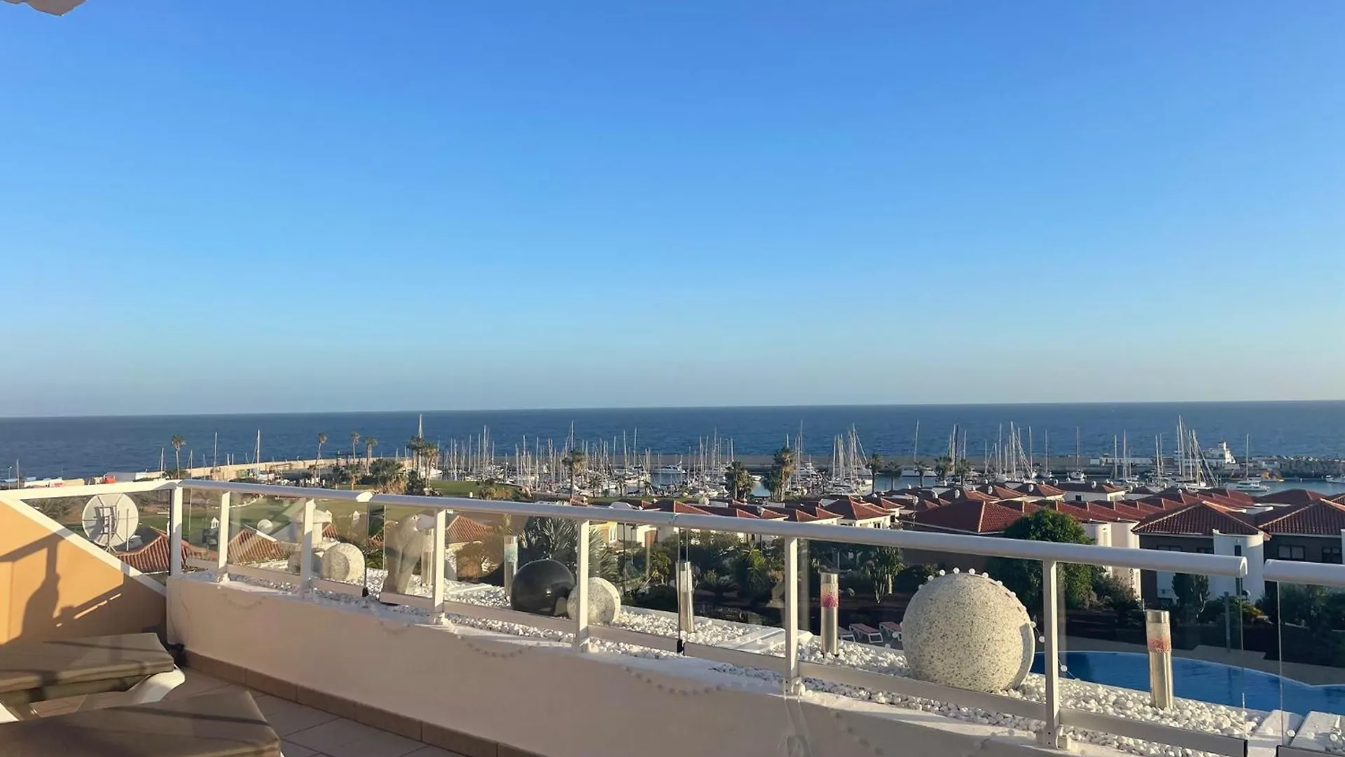 Stunning 2 Bedroom Apartment With Full View Of The Sea And Marina , Full Sun联系方式