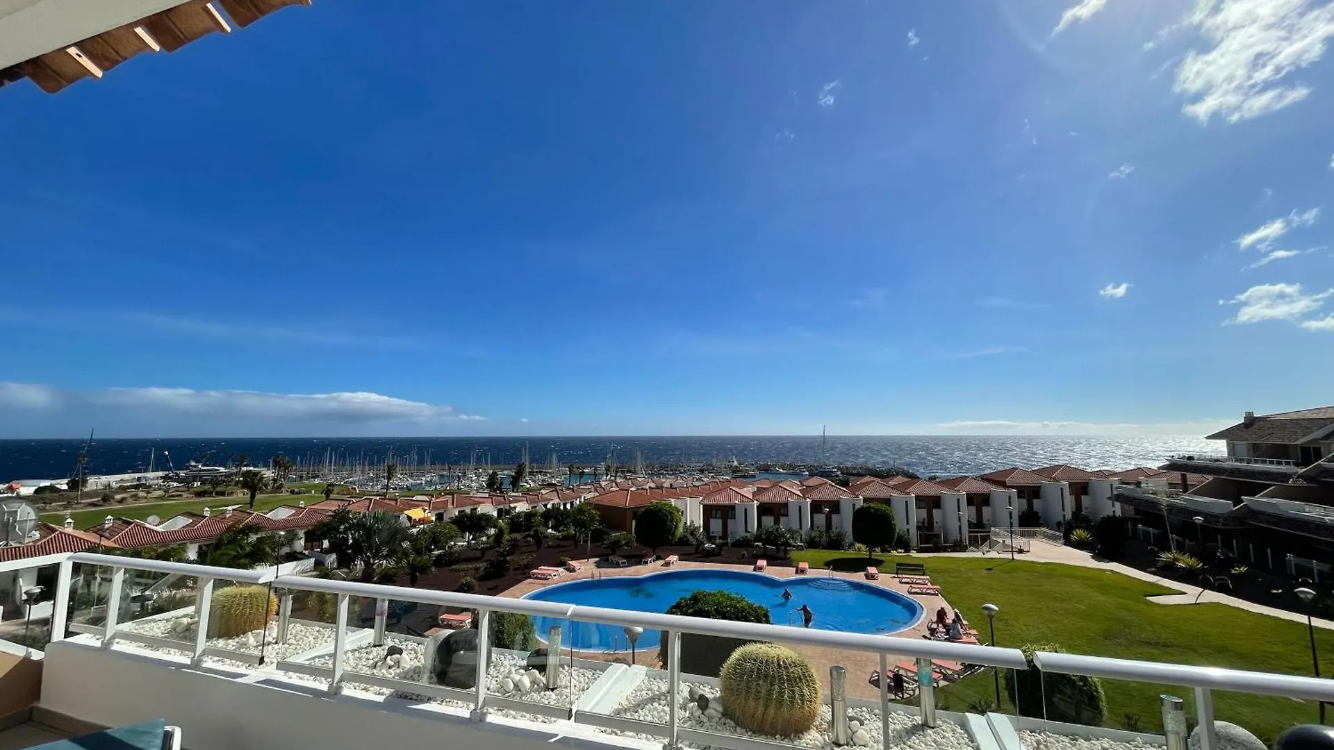 Stunning 2 Bedroom Apartment With Full View Of The Sea And Marina , Full Sun 圣米格尔德阿沃纳