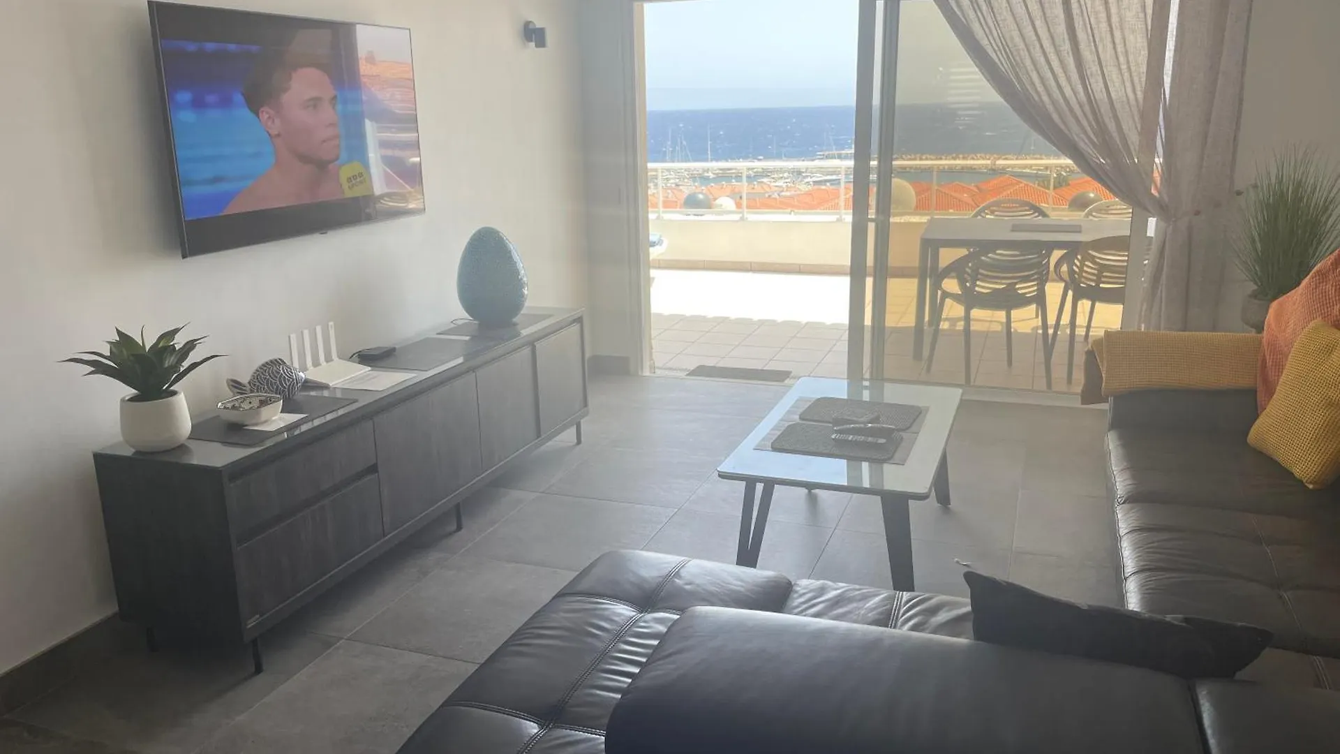 Stunning 2 Bedroom Apartment With Full View Of The Sea And Marina , Full Sun San Miguel de Abona