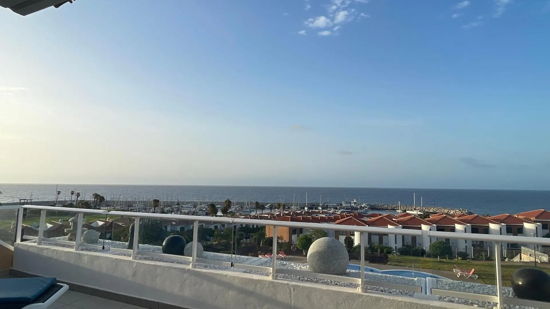 Stunning 2 Bedroom Apartment With Full View Of The Sea And Marina , Full Sun 圣米格尔德阿沃纳